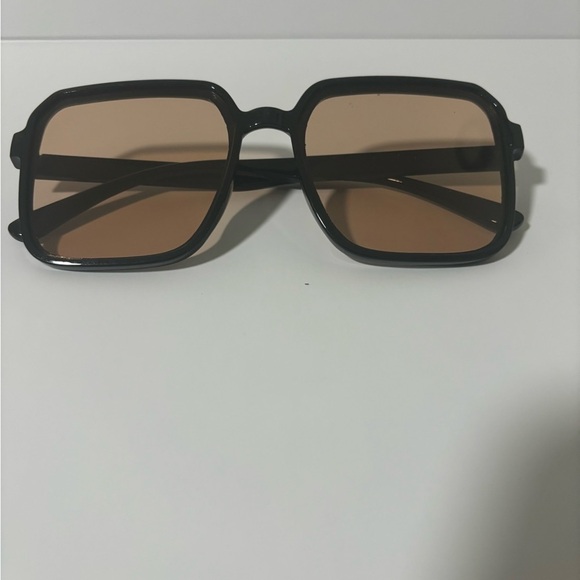 Accessories - Chic Black Sunglasses with Brown Tinted Lenses